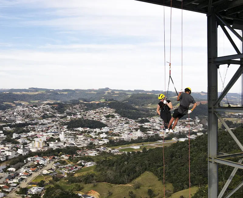 Galeria de imagem do evento Rapel na Única Cruz Panorâmica do Brasil
